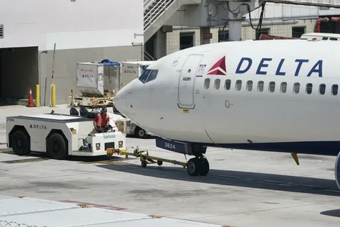 Delta Flight DL67 Emergency